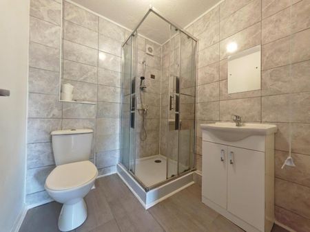 2 bedroom Flat To Let - Photo 5