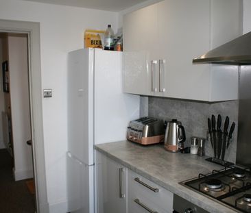 VERY WELL PRESENTED 2 BED FLAT – ABBOTSFORD STREET , DUNDEE - Photo 2