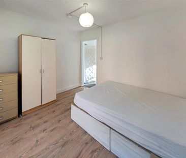 3 bedroom apartment to rent - Photo 4