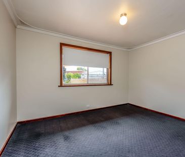 Sought After Suburb - Photo 3