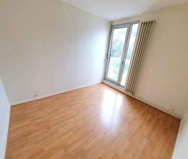 Location Appartement 4 pièces 90m² CHAMALIERES 63400 - Photo 4
