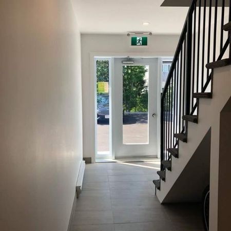 Appartement 4 1/2 rez-de-chaussée lumineux - Photo 3