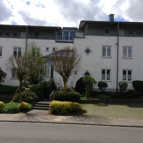 Erdgeschoss-Wohnung mit Terrasse! - Foto 1