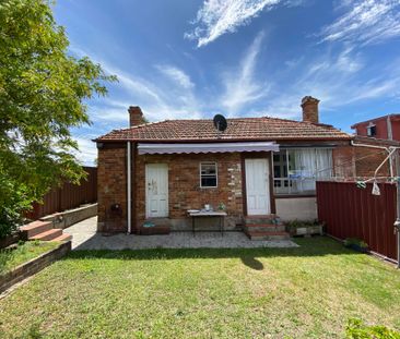 2 Bedroom With Backyard - Enter Via Flora Street - Photo 6
