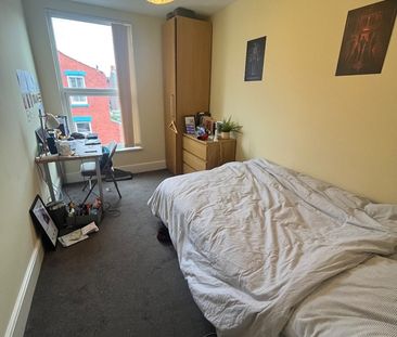 Room in a Shared Flat, Hollybank Road, L18 - Photo 3