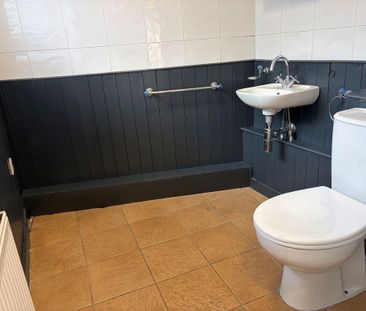 2 bedroom semi-detached house to rent - Photo 6