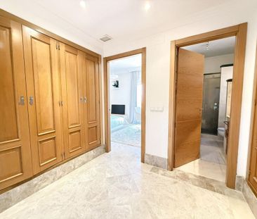 3 bedroom luxury Semidetached House for rent in Marbella Del Este, ... - Photo 4
