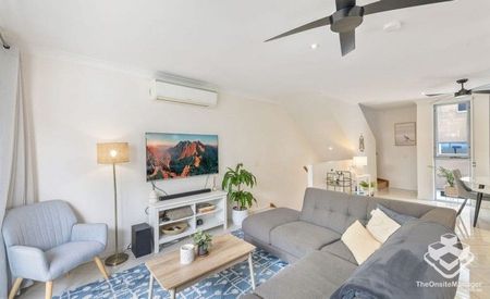 Relaxed Lakeside Living in the Emerald Lakes Precinct - Photo 2