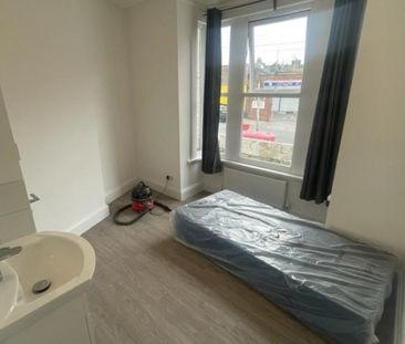 Flat - Studio To Let - Photo 2