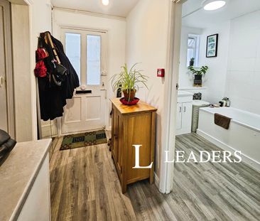 studio to rent 34 Denmark Villas,, Lower ground floor, Hove, BN3 - Photo 3