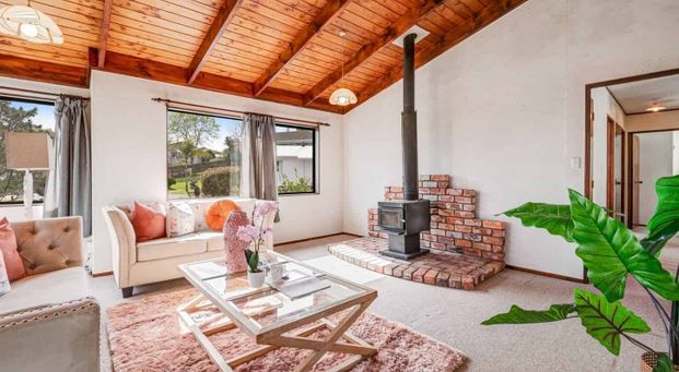 Large Family home in Unsworth Heights - Photo 1