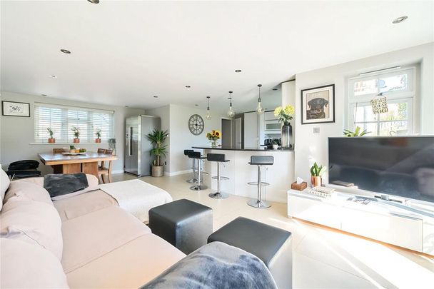 4 bedroom semi-detached house to rent - Photo 1