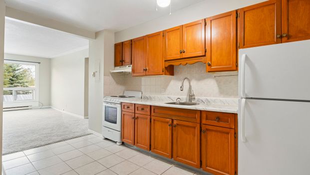 For Lease - 994 Colborne Street, Brantford, Ontario - Photo 1