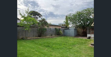 Spacious Family Home with Mountain Views and Exceptional Convenience - Photo 5