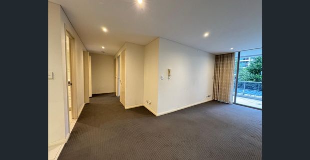 Stylish Apartment Featuring Balcony & AIR CONDITIONING - Photo 1