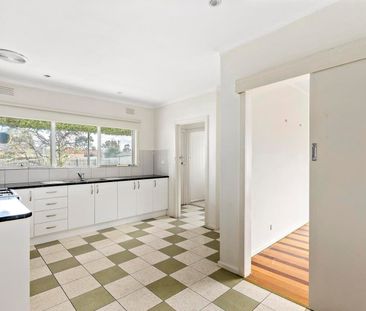 52 Lindenow Street, Reservoir VIC 3073 - Photo 1