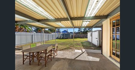 Spacious 3-Bedroom Home with Large Yard & Multiple Living Areas - Photo 3