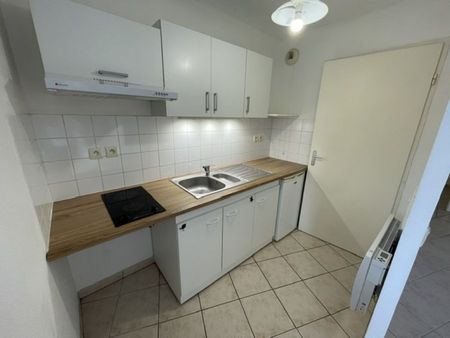 BEL APPARTEMENT EN RESIDENCE SECURISEE AVEC BALCON ET PARKING - Photo 5