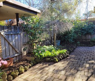 Lake Wendouree, 2BR, walk everywhere, light filled, cosy, 2 blocks ... - Photo 1