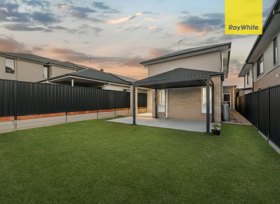 Metricon Home, 4 Bedrooms, 2 Living Areas, Ducted A/C, Solar +Wireless Securtity System - Photo 1