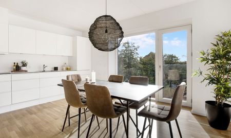 Sydvendt 3 værelses bolig med lyst køkken/alrum - Photo 3