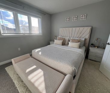 For Lease - 60 Aquarius Crescent, Hamilton, Ontario - Photo 1