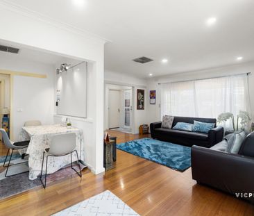 Comfortable Family Living in a Prime Lalor Location - Photo 4