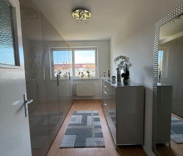 Möblierte 2,5-Zi.-Wohnung mit Balkon - in Fennpfuhl - Foto 2