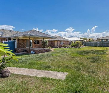 LARGE 4 BEDROOM FAMILY HOME WITH RUMPUS & HUGE BACKYARD! - Photo 5