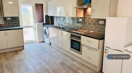 1 bedroom in a house share to rent - Photo 5