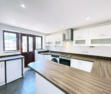 3 bedroom terraced house to rent - Photo 4