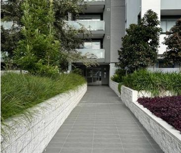 Modern 2 bedroom apartment close to amenities for lease! - Photo 6