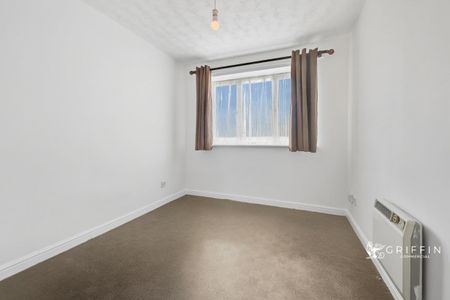 St. Leonards Close, Grays, RM17 - Photo 5