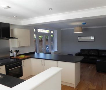 1 bedroom in a house share to rent - Photo 3