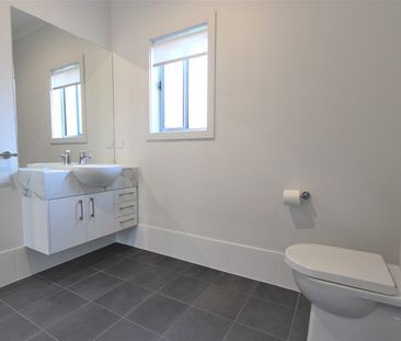 6-bedroom shared house / townhouse, Fifth Street - Photo 1