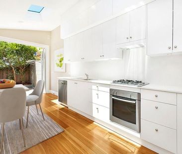 Updated terrace in prime location - Photo 3