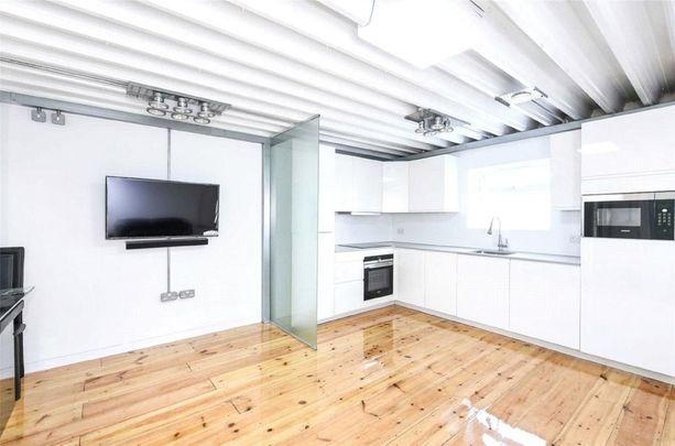 Studio to rent - Photo 1