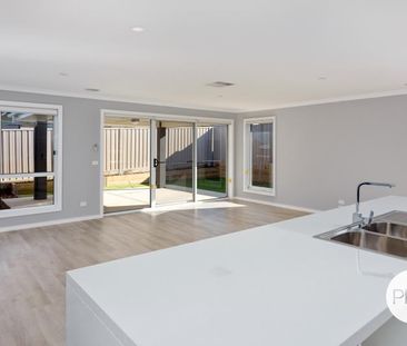 2/12 Gibson Street, Boorooma NSW 2650 - Photo 2