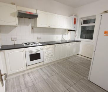 1 Bed Flat, Colvin Road, E6 - Photo 6