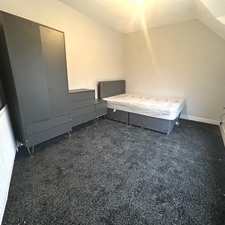 1 bedroom in a house share to rent - Photo 1