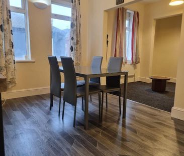 4 bedroom flat to rent - Photo 3