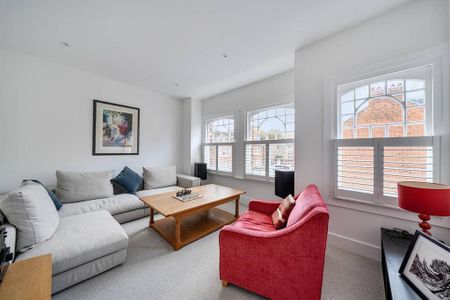 4 bedroom end of terrace house to rent - Photo 2