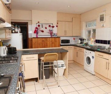 1 bedroom in a house share to rent - Photo 3