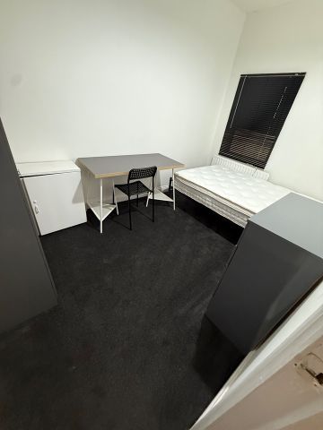 Studio Flat, Sherman Road, RG1 - Photo 3