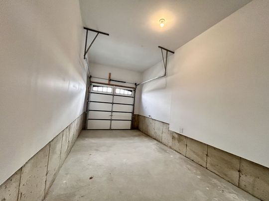 For Lease - 8 Bridgeland Drive, Whitby, Ontario - Photo 1