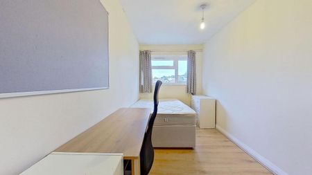 4 bedroom semi-detached house to rent - Photo 5