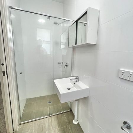 Modern Studio Apartment - Photo 3