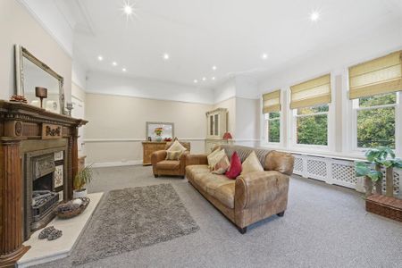 3 bedroom apartment to rent - Photo 2