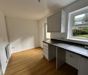 2 bedroom end of terrace house to rent - Photo 5