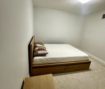 For Lease - 812 Fowles Court, Milton, Ontario - Photo 2